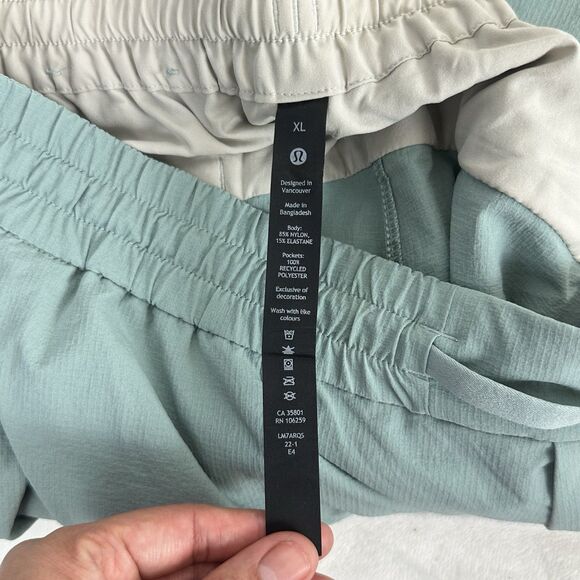 Lululemon Bowline Ripstop Short 8" Silver Blue Size Extra Large Athletic Gym - Picture 7 of 9